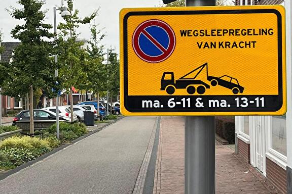 Tijdens de Allerheiligenmarkten (Adrillen) en kermis geldt er een wegsleepregeling in het centrum van Winschoten